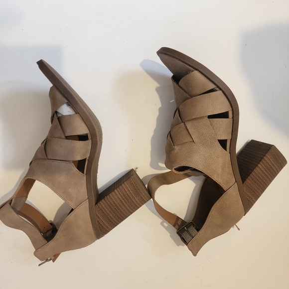 Womens Sandals - Picture 4 of 10